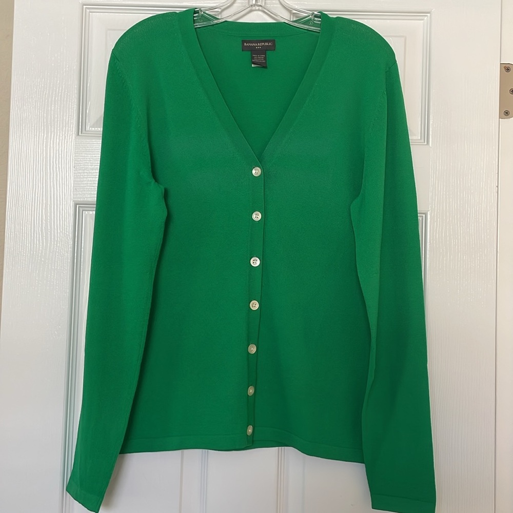 BANANA REPUBLIC GREEN V- NECK LONG SLEEVE CARDIGAN